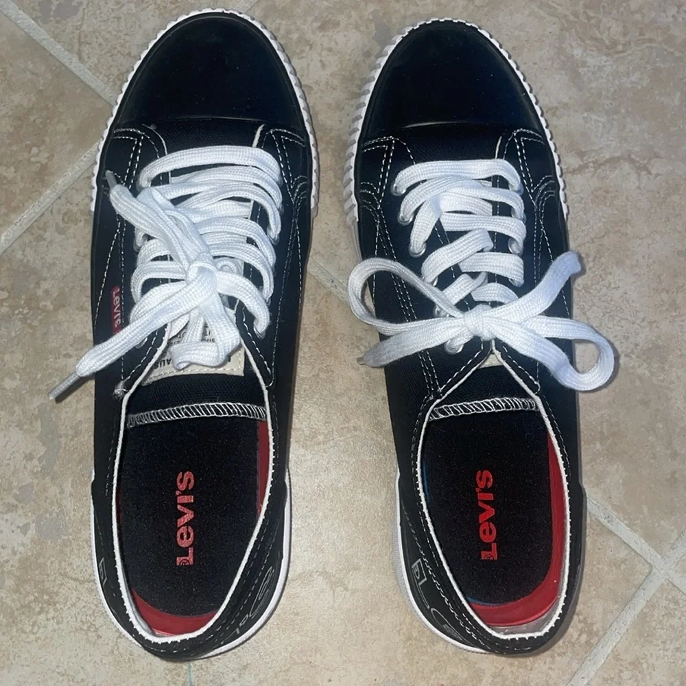 *GORGEOUS* *LIKE NEW* Levi’s Canvas Shoes Women's Size 7 - Picture 2 of 9